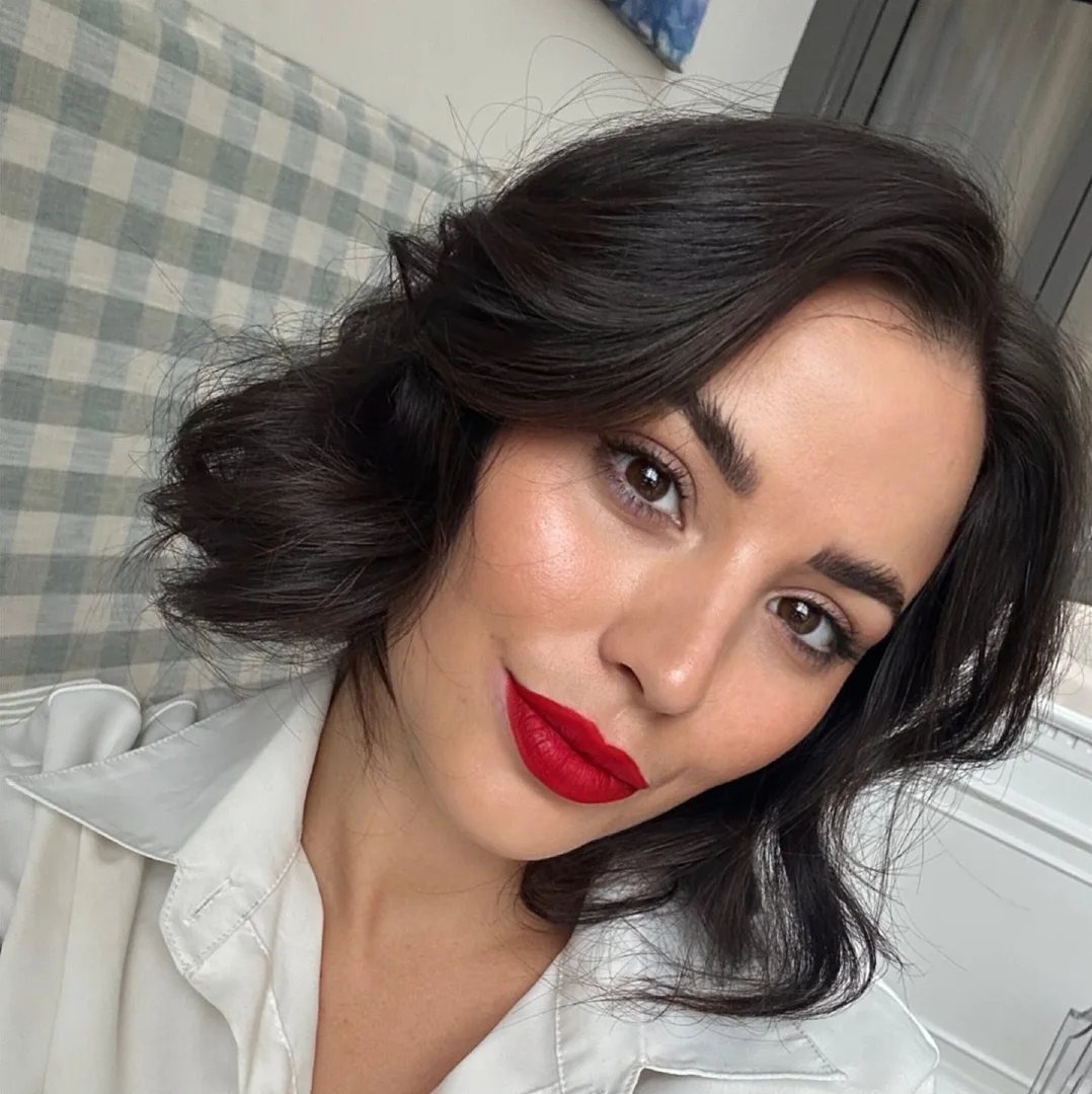 Old Hollywood Wavy Dark Bob