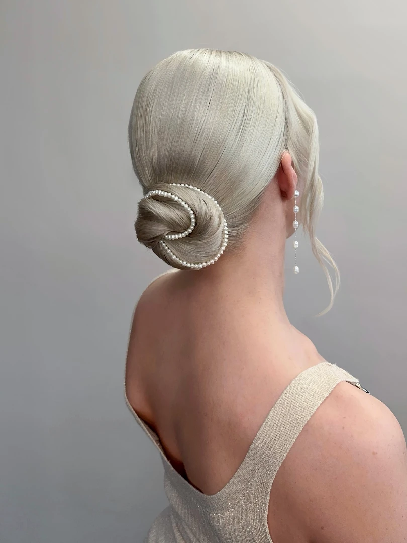 Pearl Embellished Knotted Bun