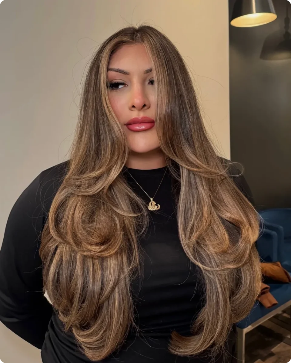 Bronde long layered hair ideas with a deep bend at the cheekbone and loose waves below